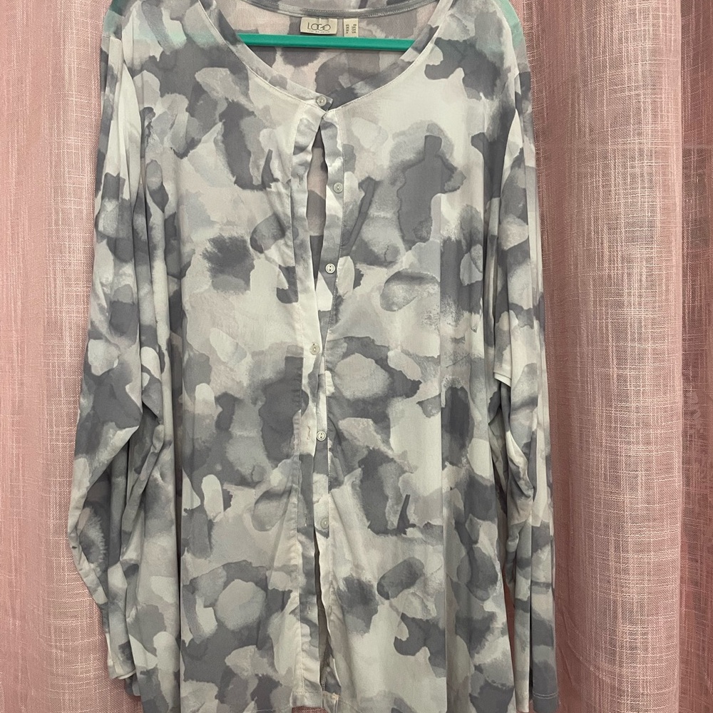 LOGO by Lori Goldstein Gray and White Mesh Abstract Button-Down Top